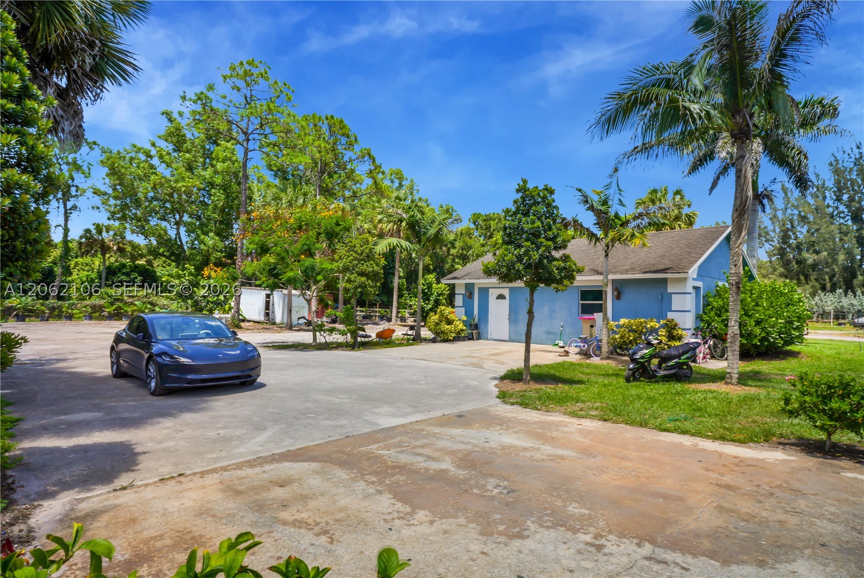 2587 E Rd, Loxahatchee FL 33470