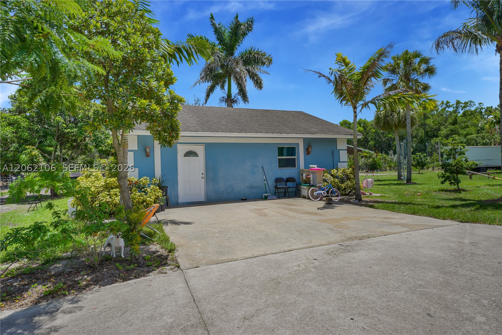 2587 E Rd, Loxahatchee FL 33470