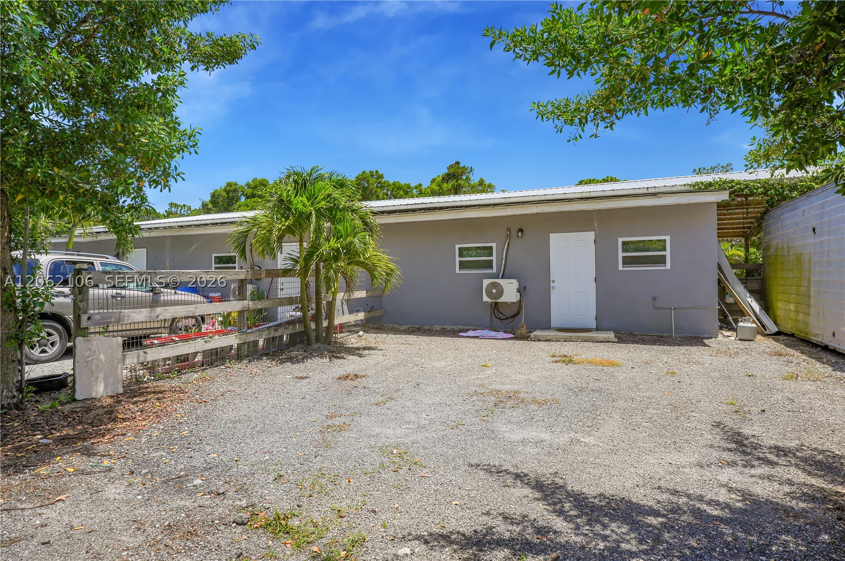 2587 E Rd, Loxahatchee FL 33470