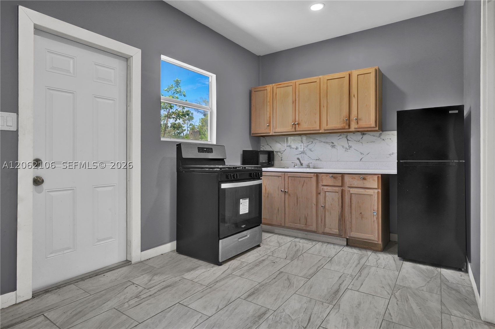 2587 E Rd, Loxahatchee FL 33470