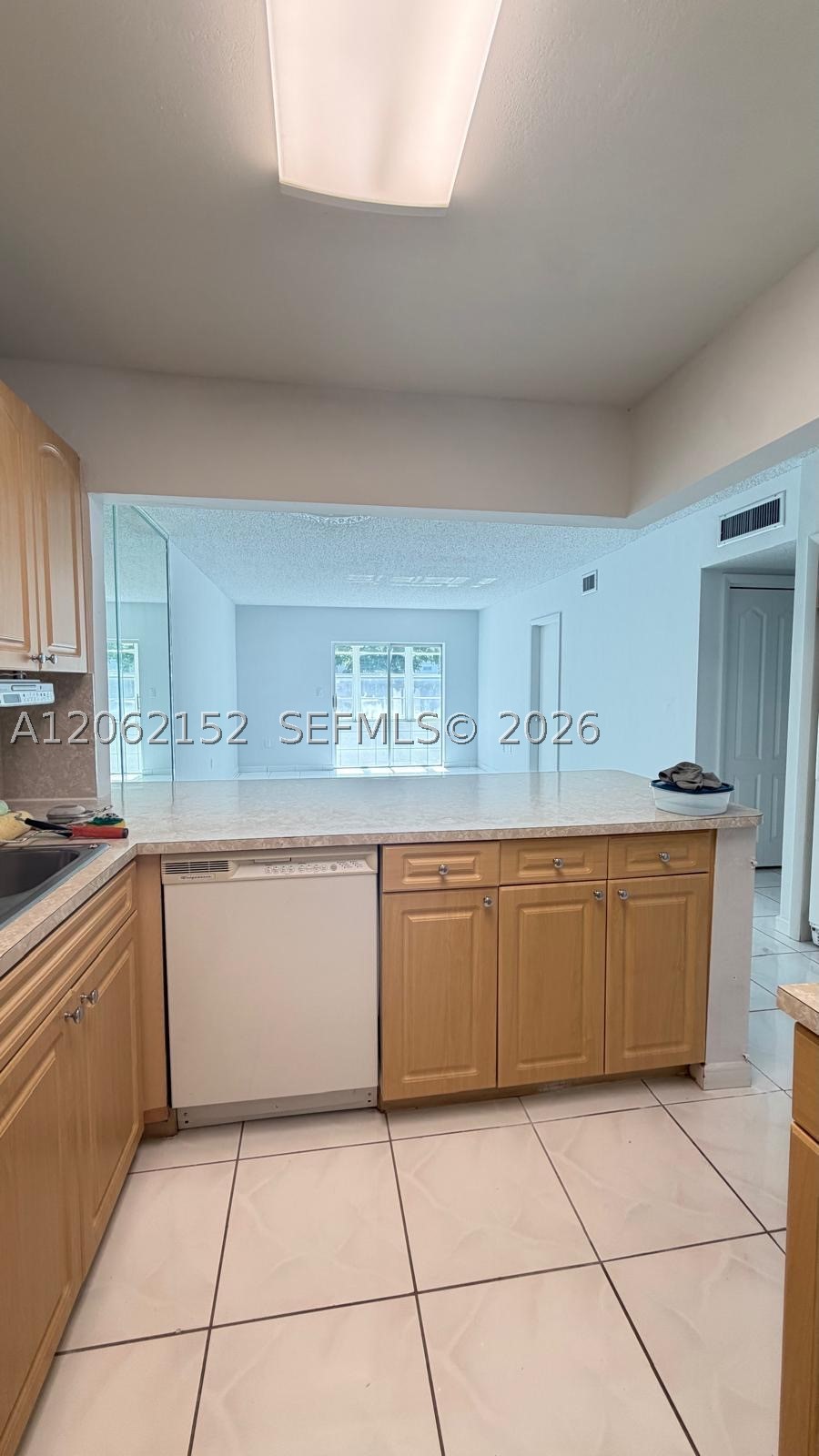 120 Royal Palm Rd #111, Hialeah Gardens FL 33016