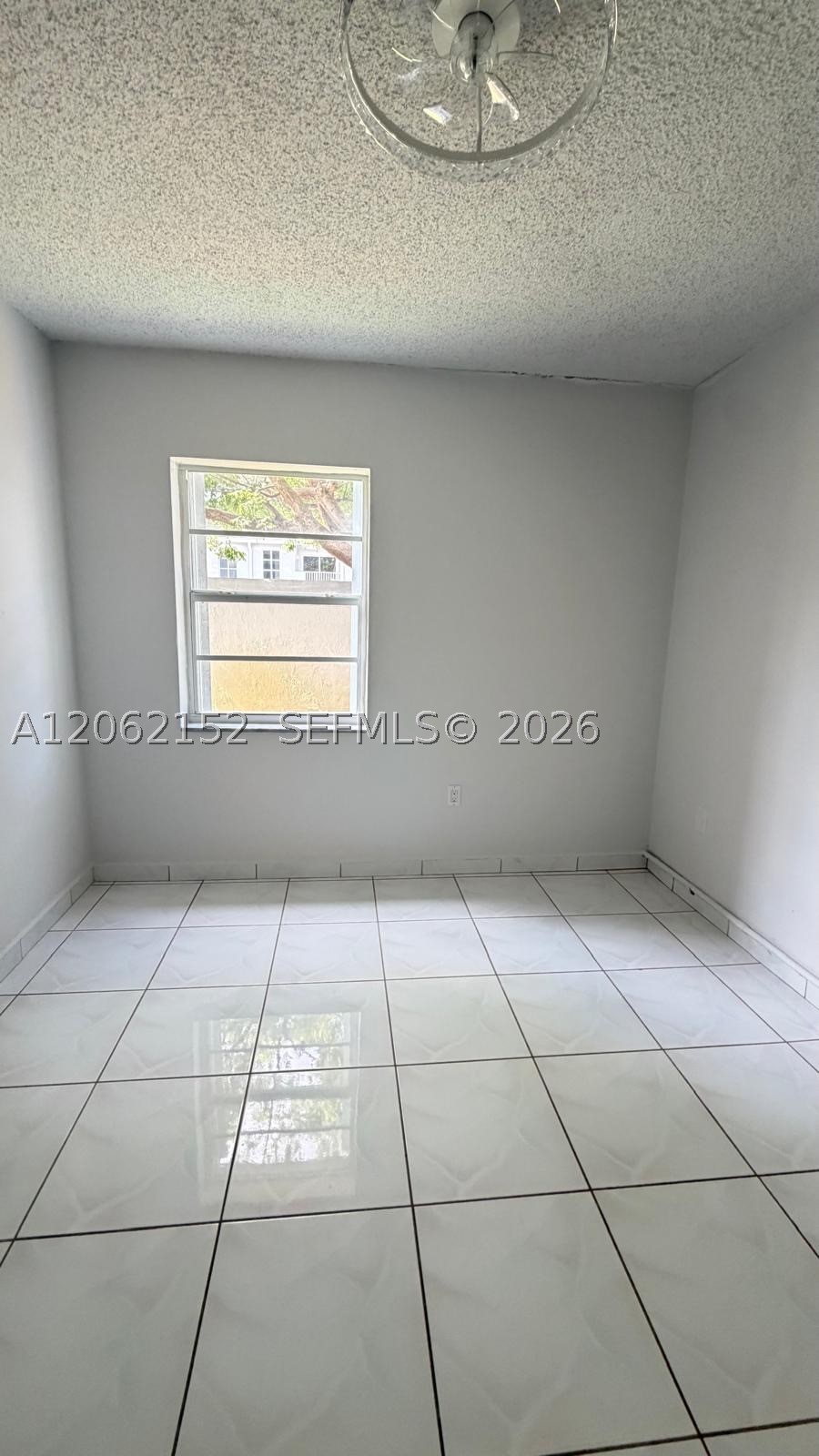 120 Royal Palm Rd #111, Hialeah Gardens FL 33016