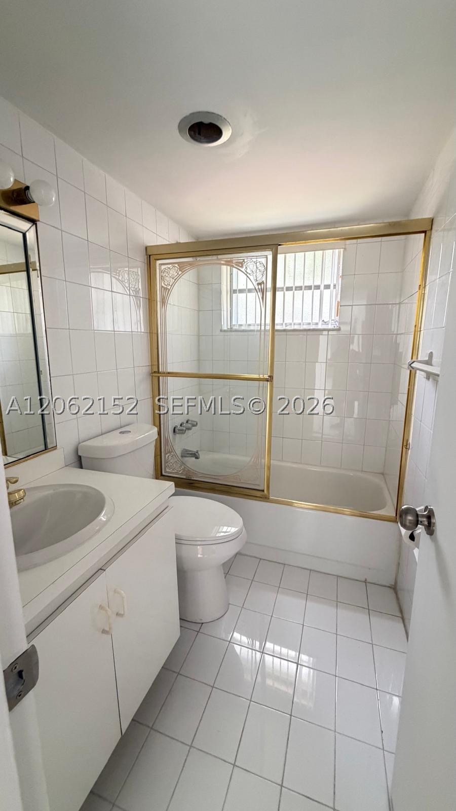 120 Royal Palm Rd #111, Hialeah Gardens FL 33016