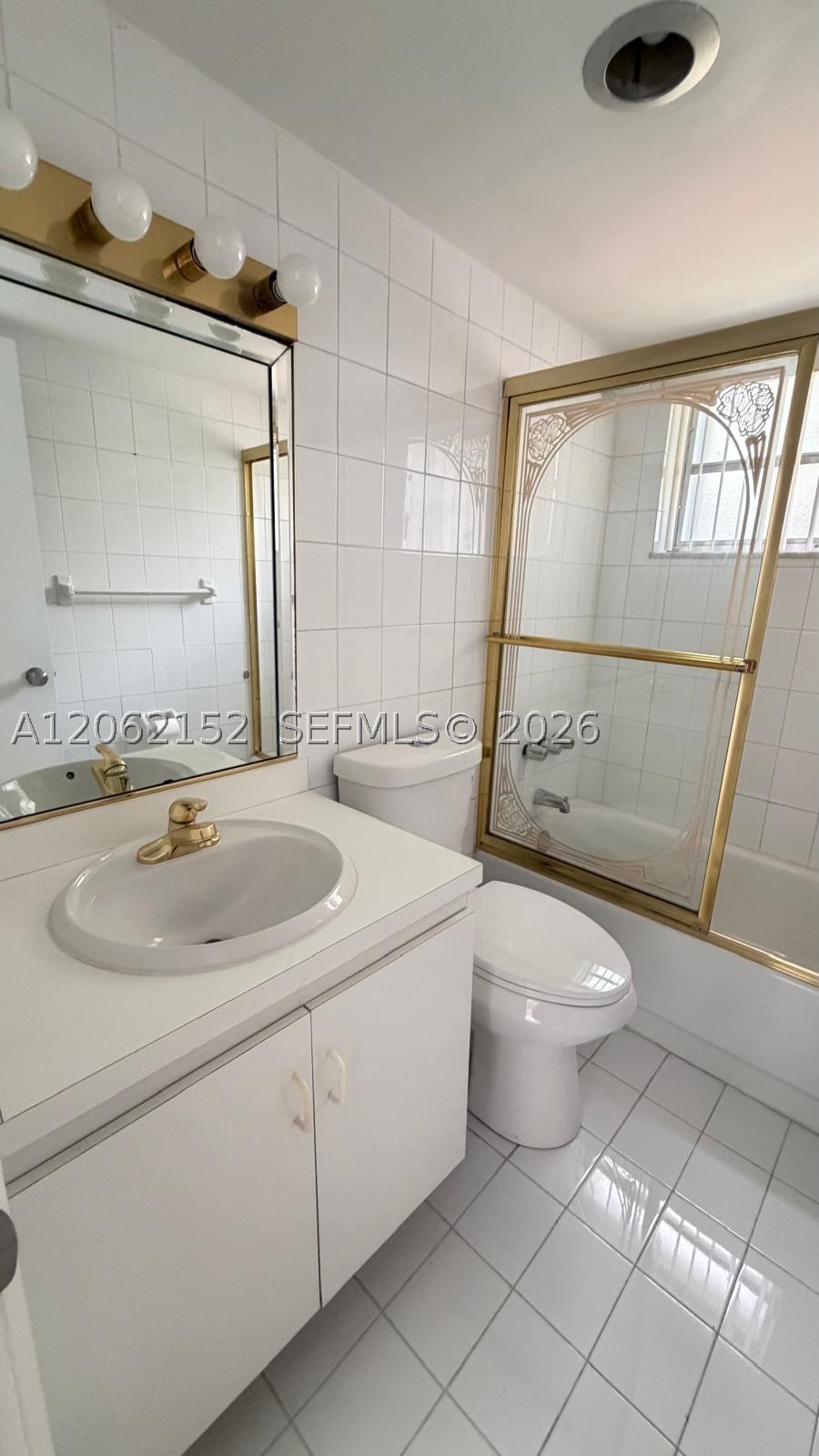 120 Royal Palm Rd #111, Hialeah Gardens FL 33016