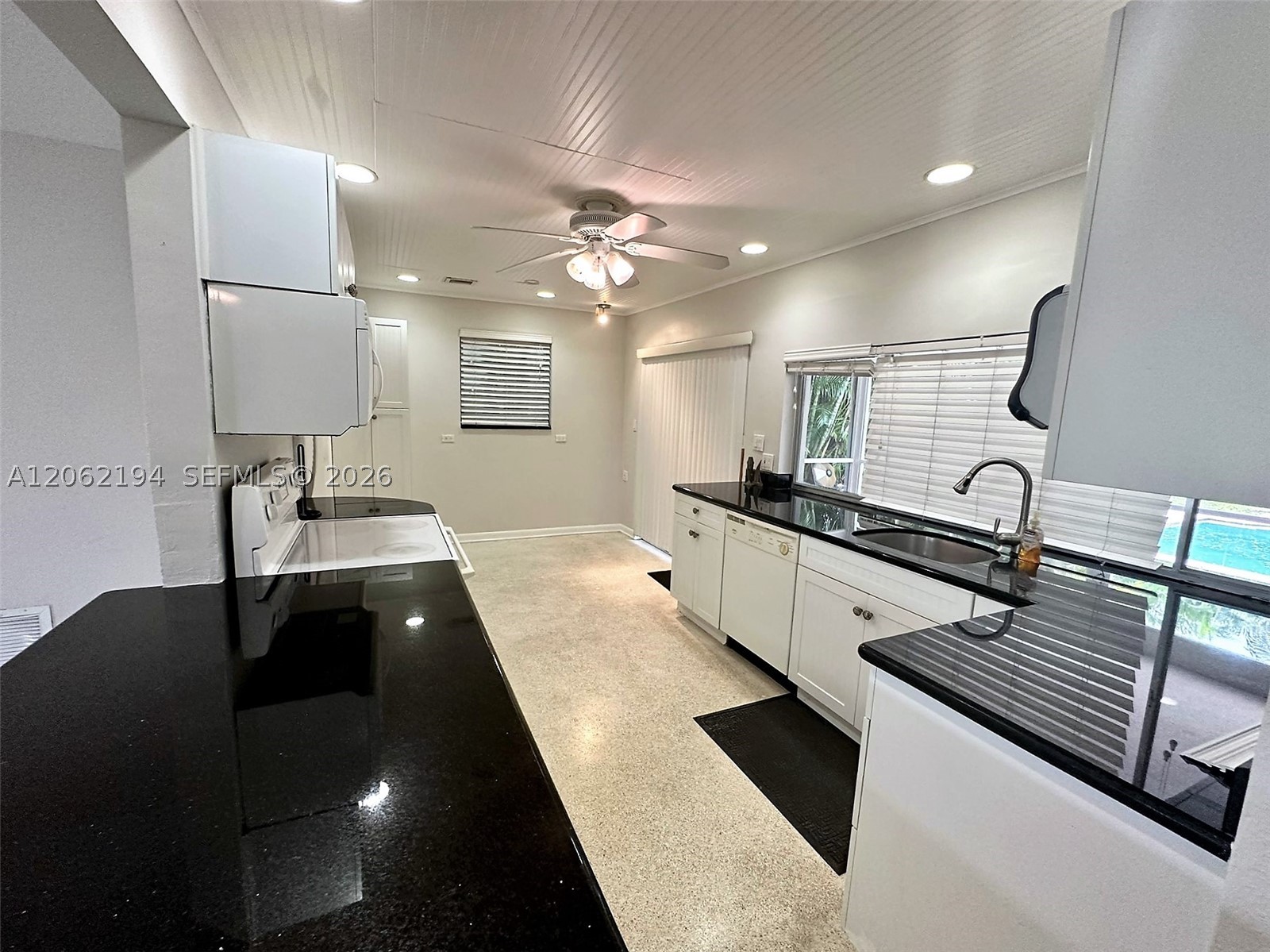 810 NW 8th Ave, Dania Beach FL 33004