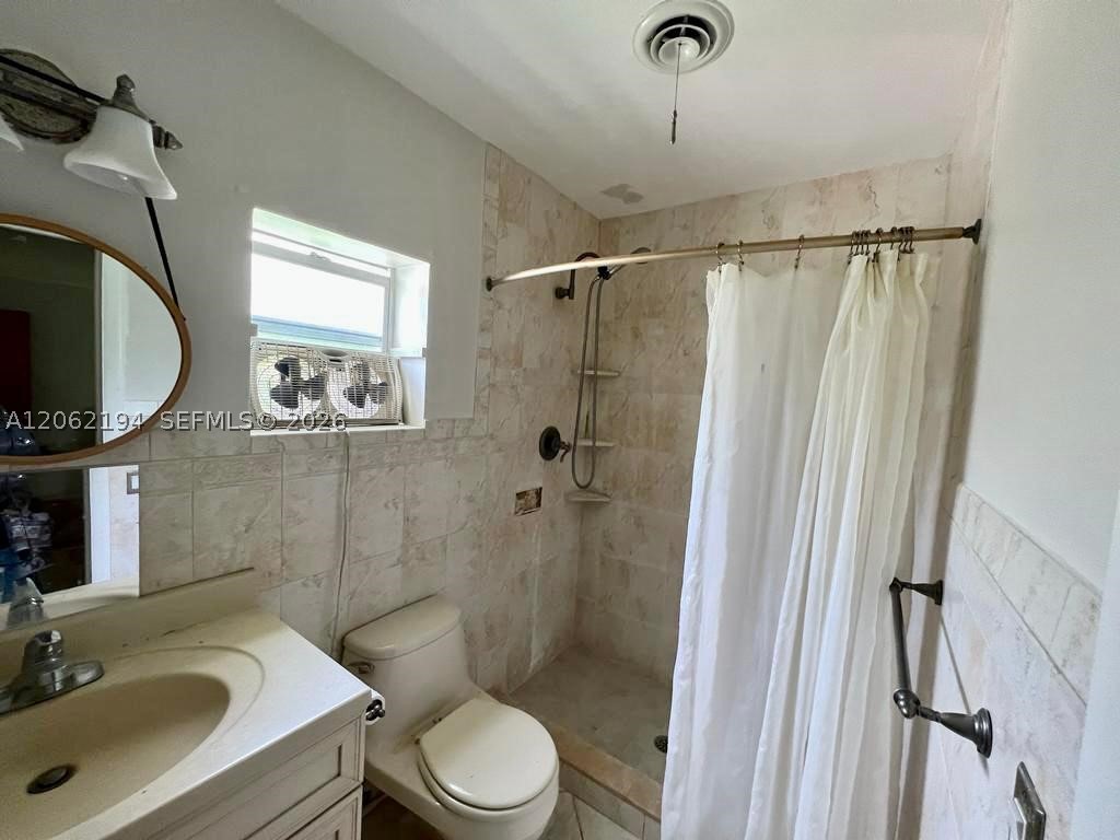 810 NW 8th Ave, Dania Beach FL 33004