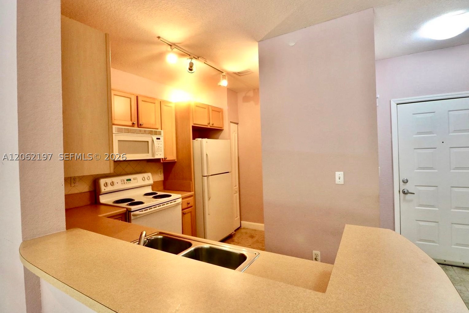 6001 SW 70th St #117, South Miami FL 33143