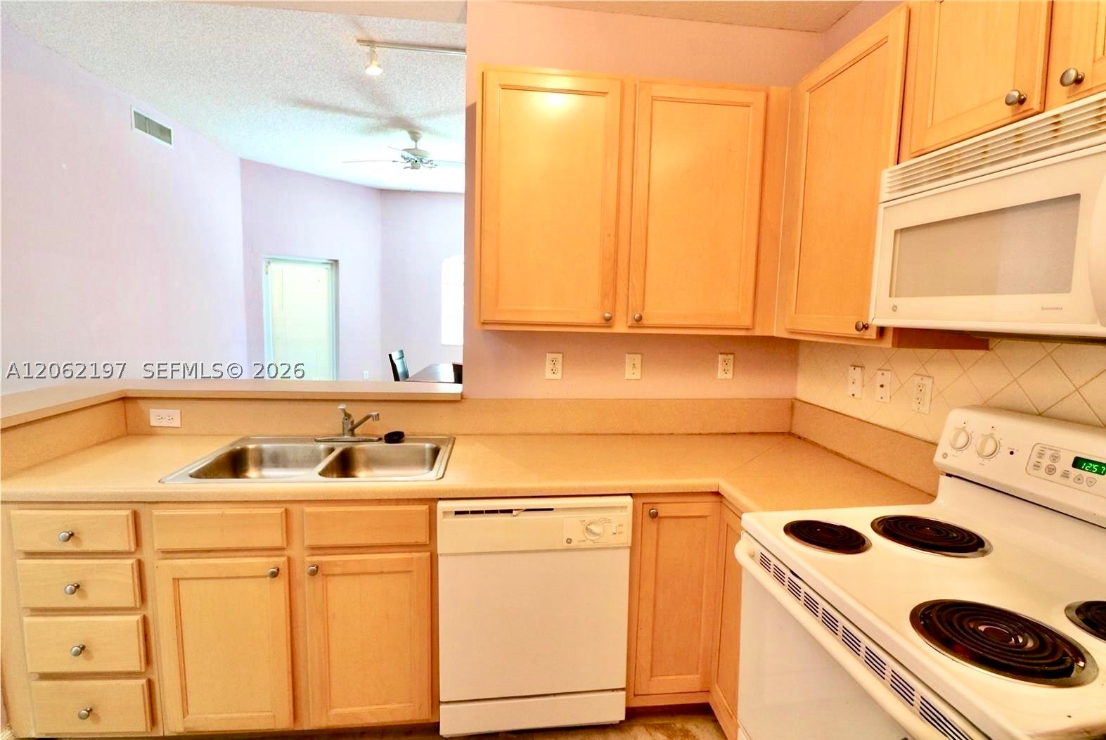 6001 SW 70th St #117, South Miami FL 33143