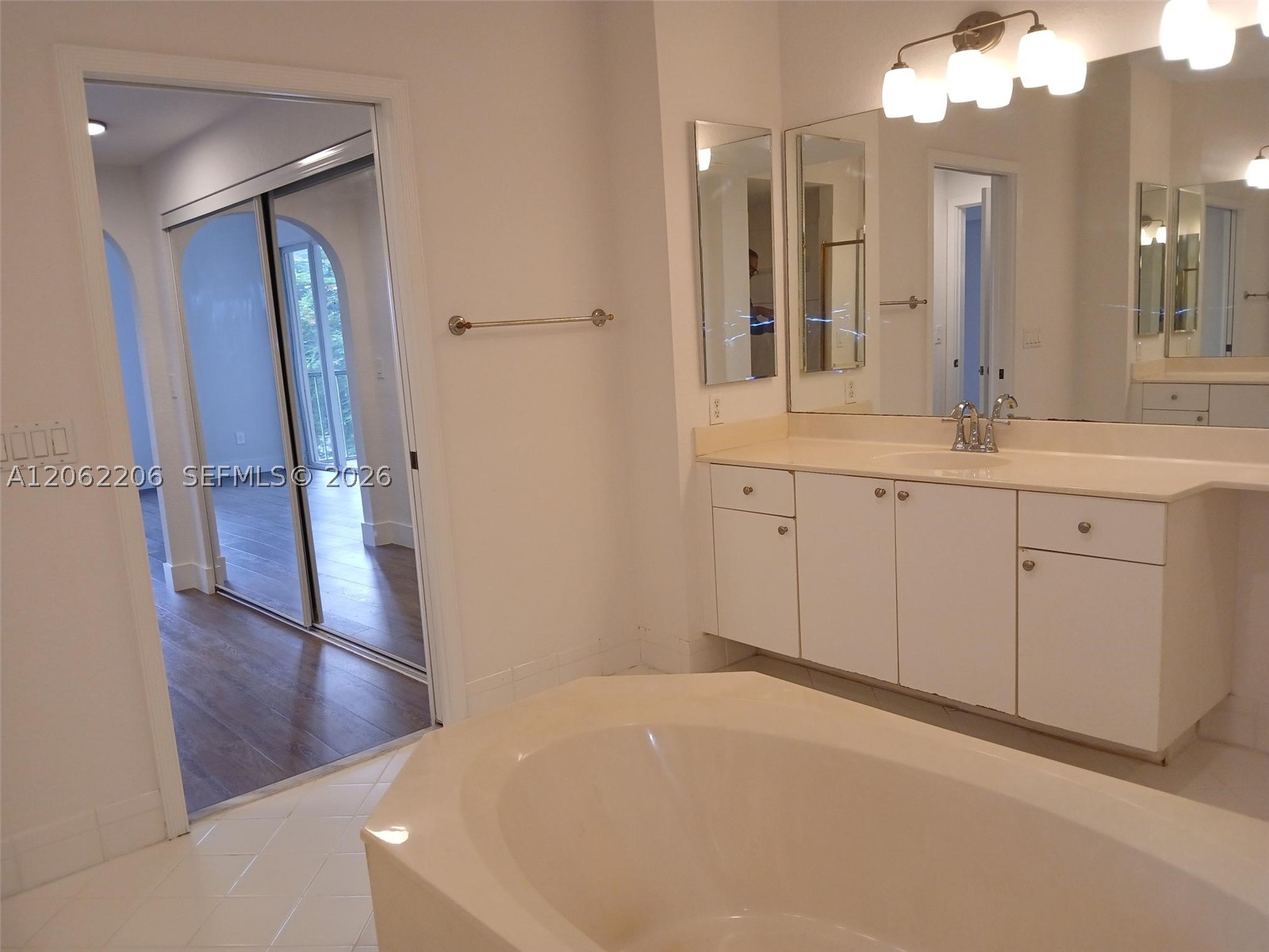 10770 NW 66th St #412, Doral FL 33178