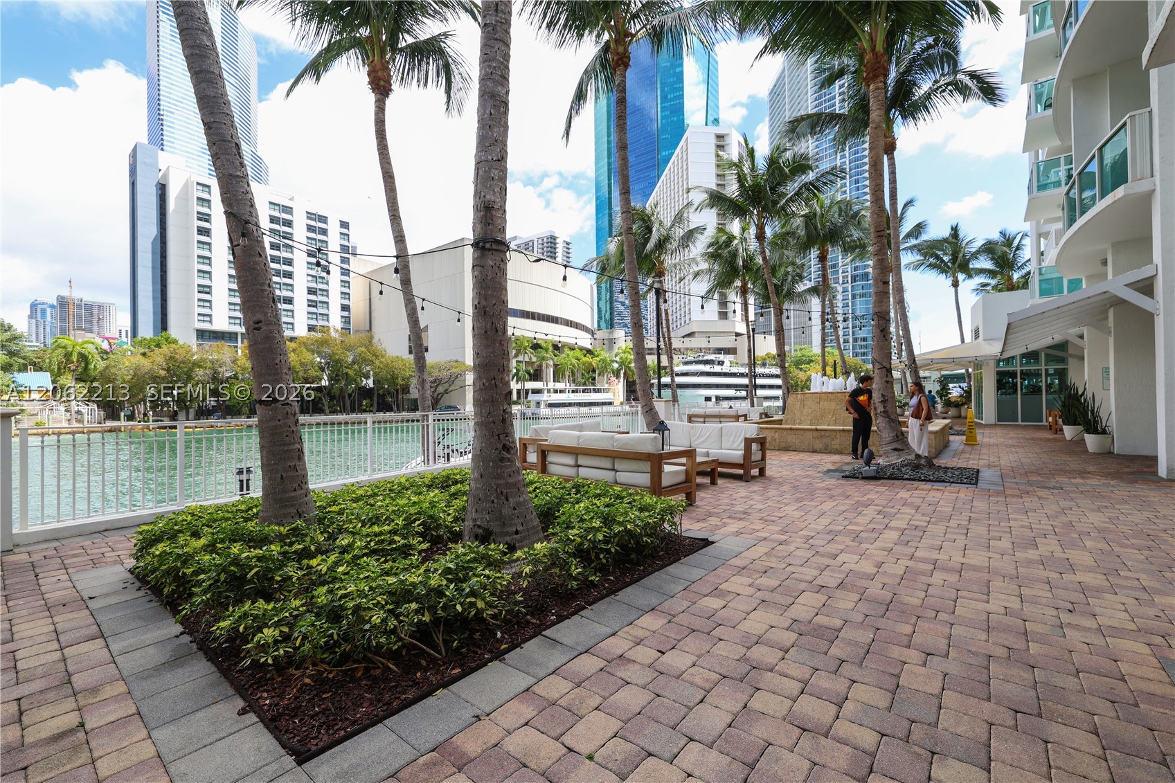 41 SE 5th St #906, Miami FL 33131