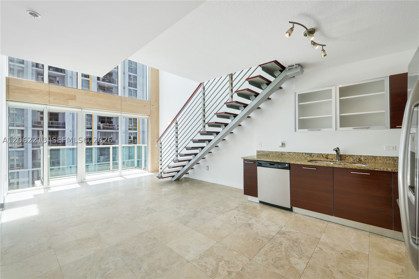 41 SE 5th St #906, Miami FL 33131