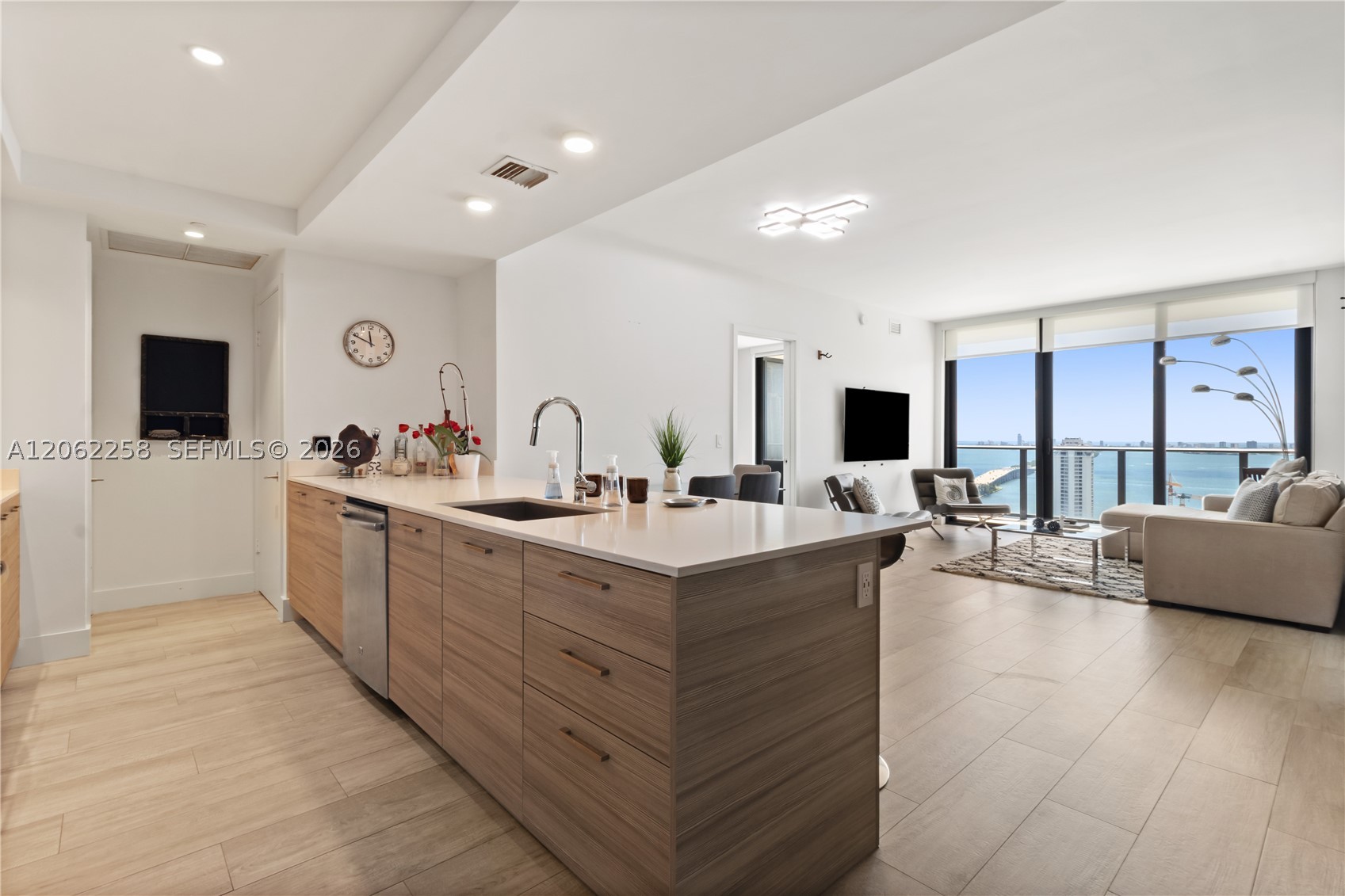 121 NE 34th St #2807, Miami FL 33137