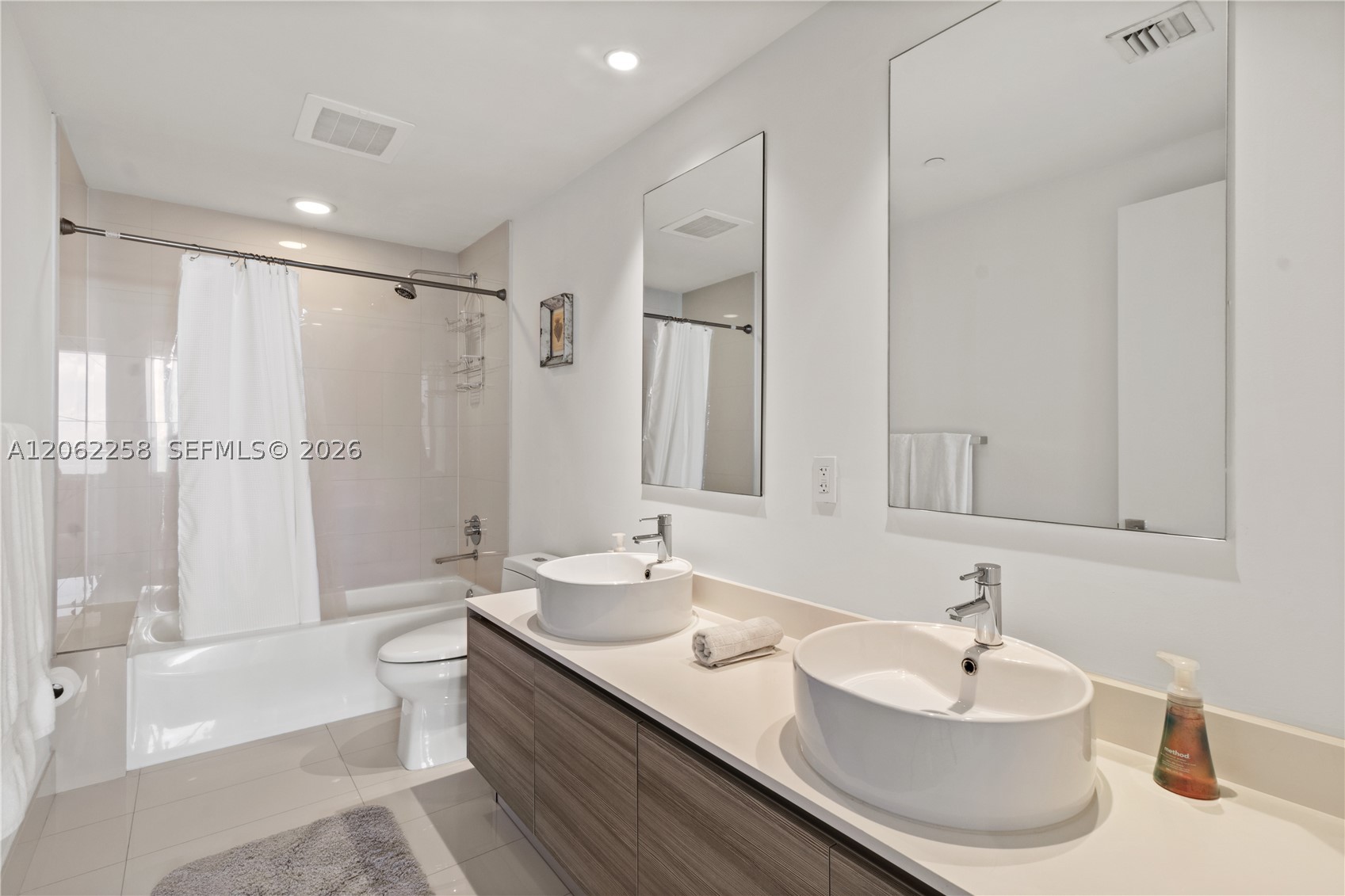 121 NE 34th St #2807, Miami FL 33137
