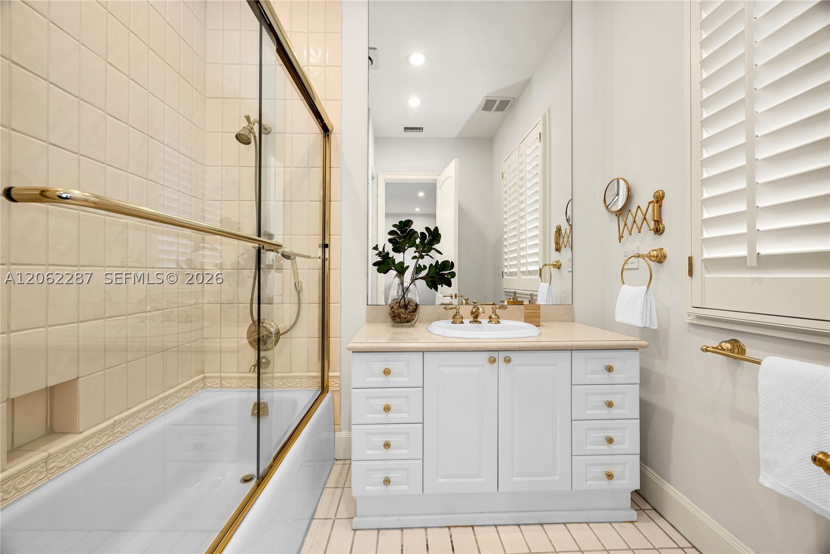 3460 S Moorings Way, Miami FL 33133