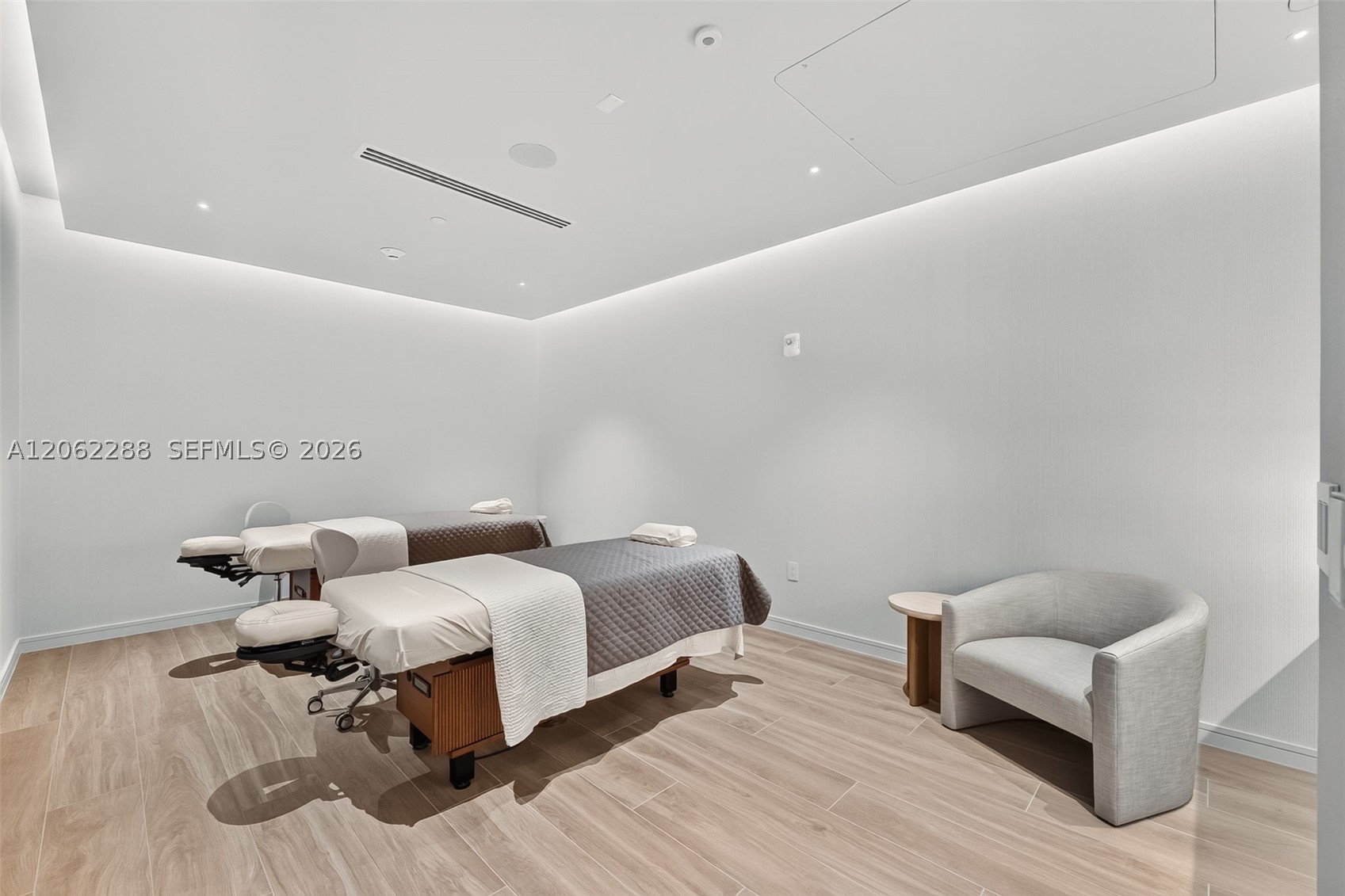 2411 Laguna Circle #2011, North Miami FL 33181