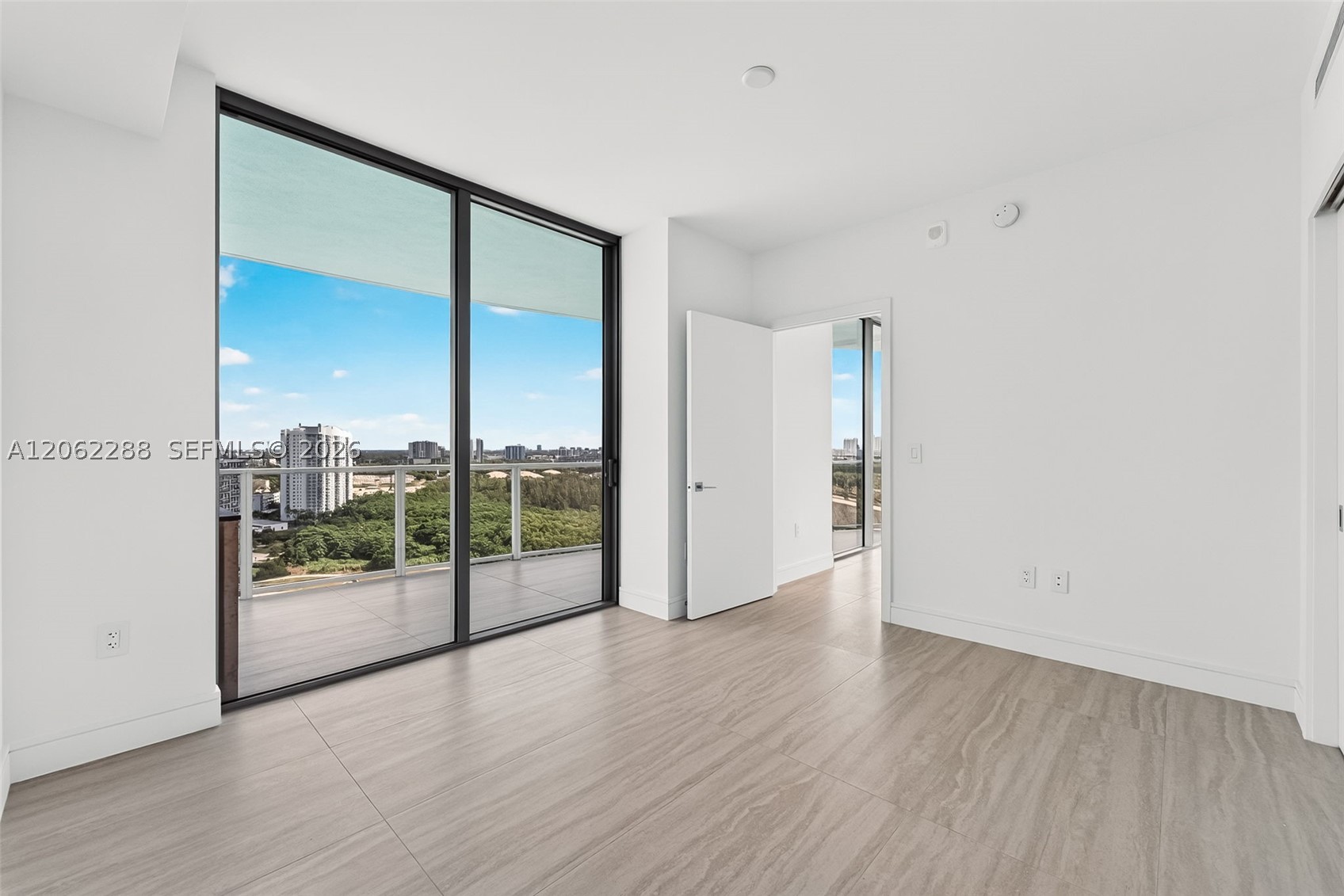 2411 Laguna Circle #2011, North Miami FL 33181