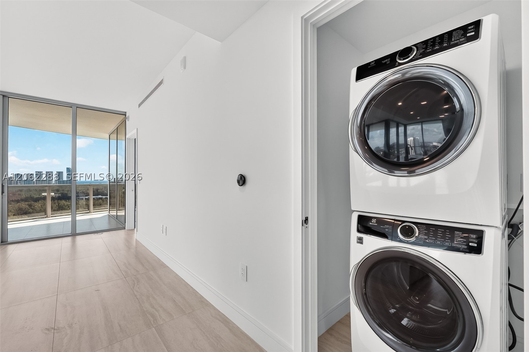 2411 Laguna Circle #2011, North Miami FL 33181