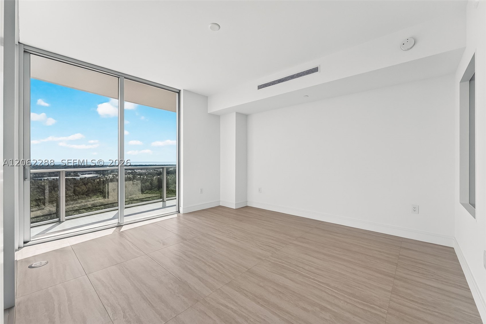 2411 Laguna Circle #2011, North Miami FL 33181