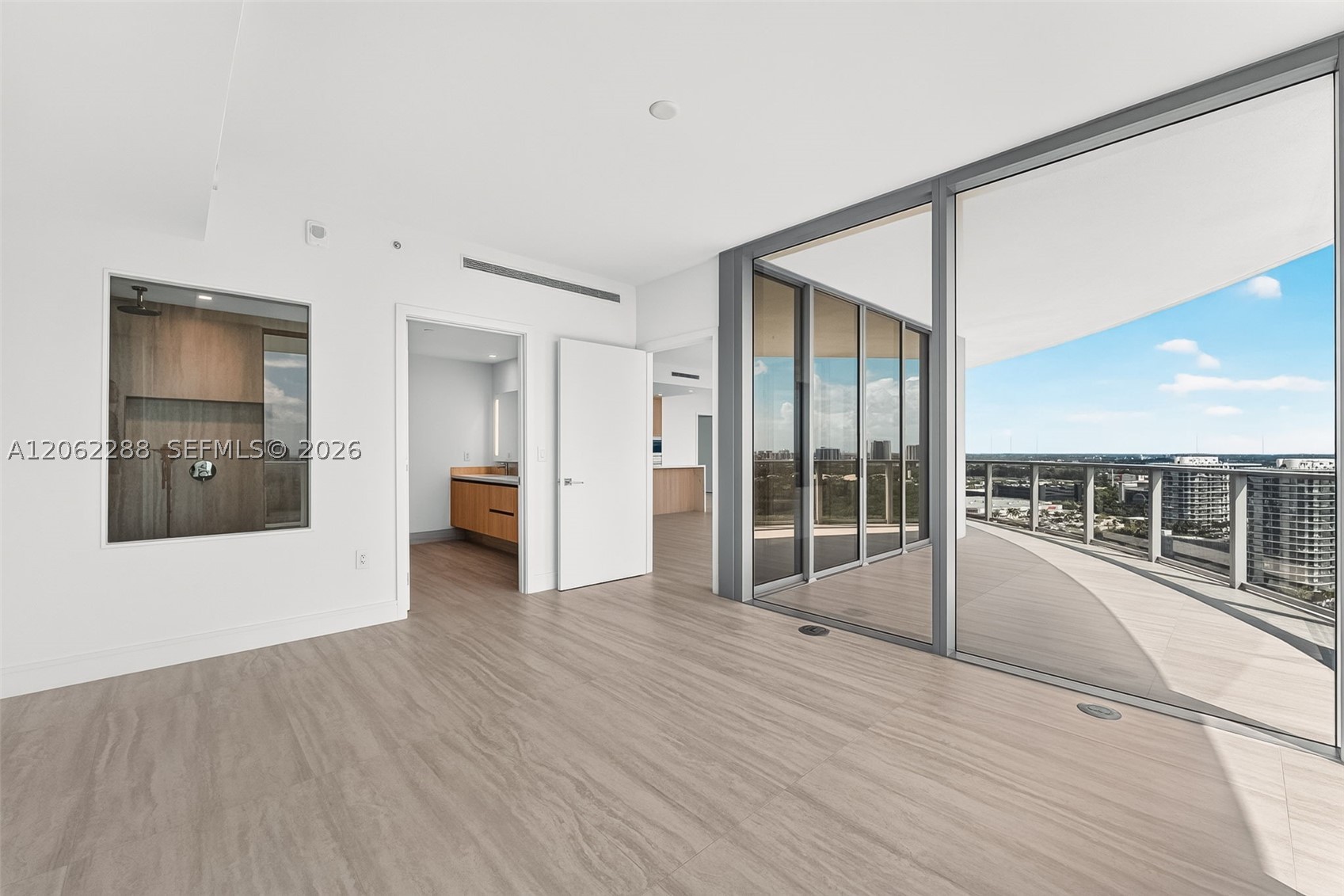 2411 Laguna Circle #2011, North Miami FL 33181