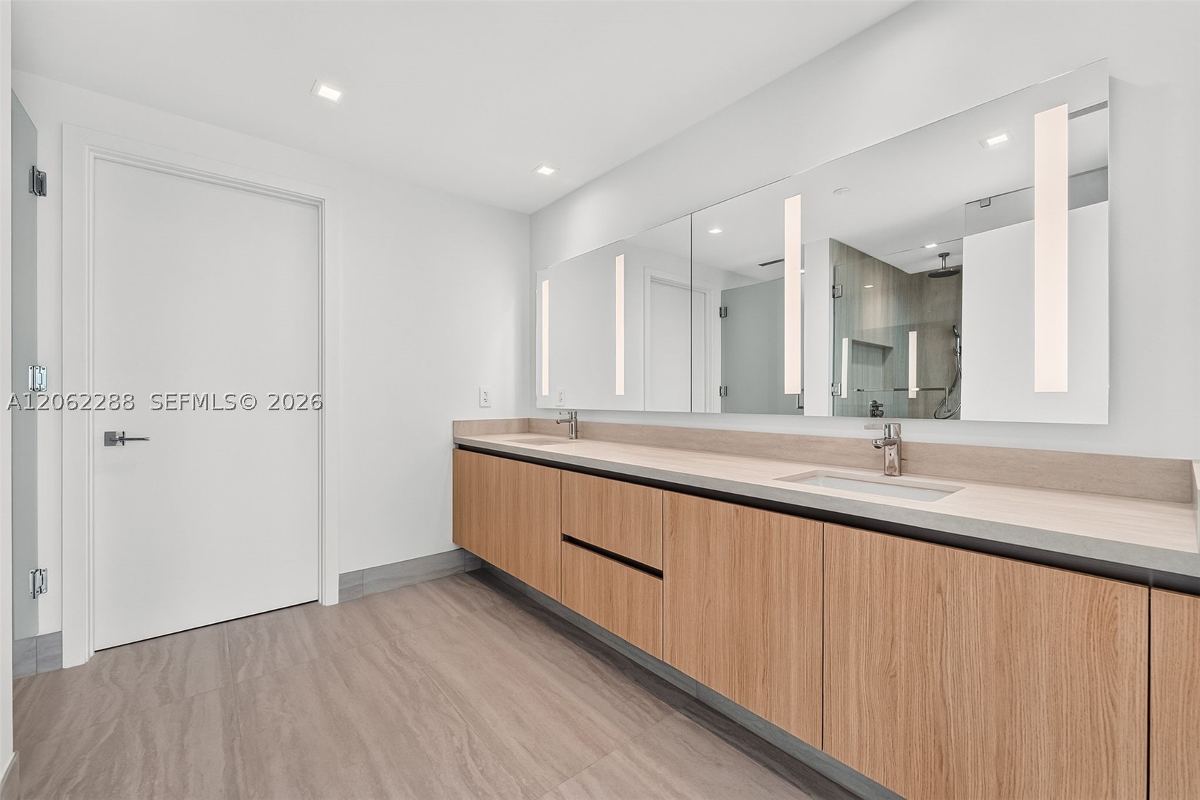 2411 Laguna Circle #2011, North Miami FL 33181