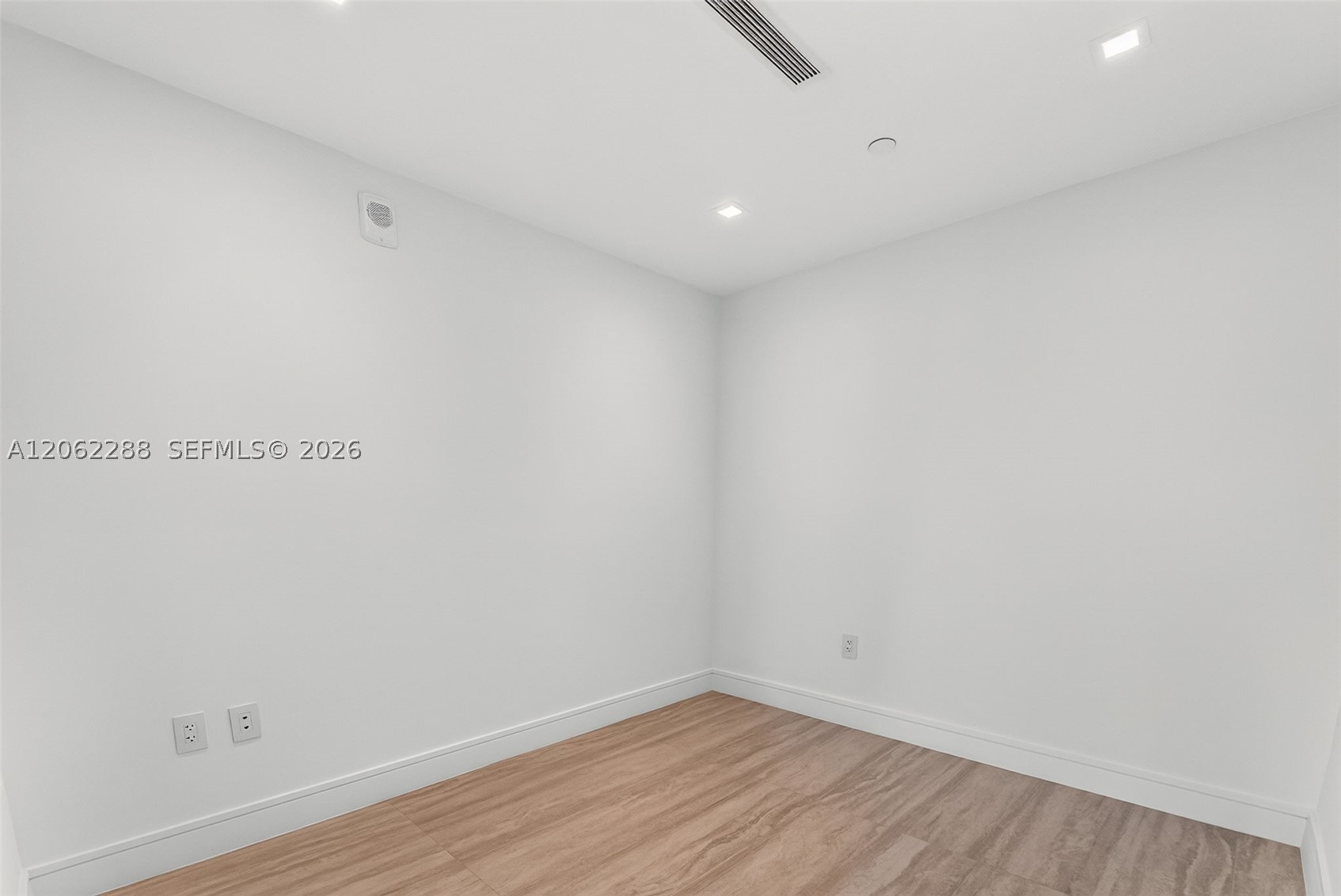 2411 Laguna Circle #2011, North Miami FL 33181