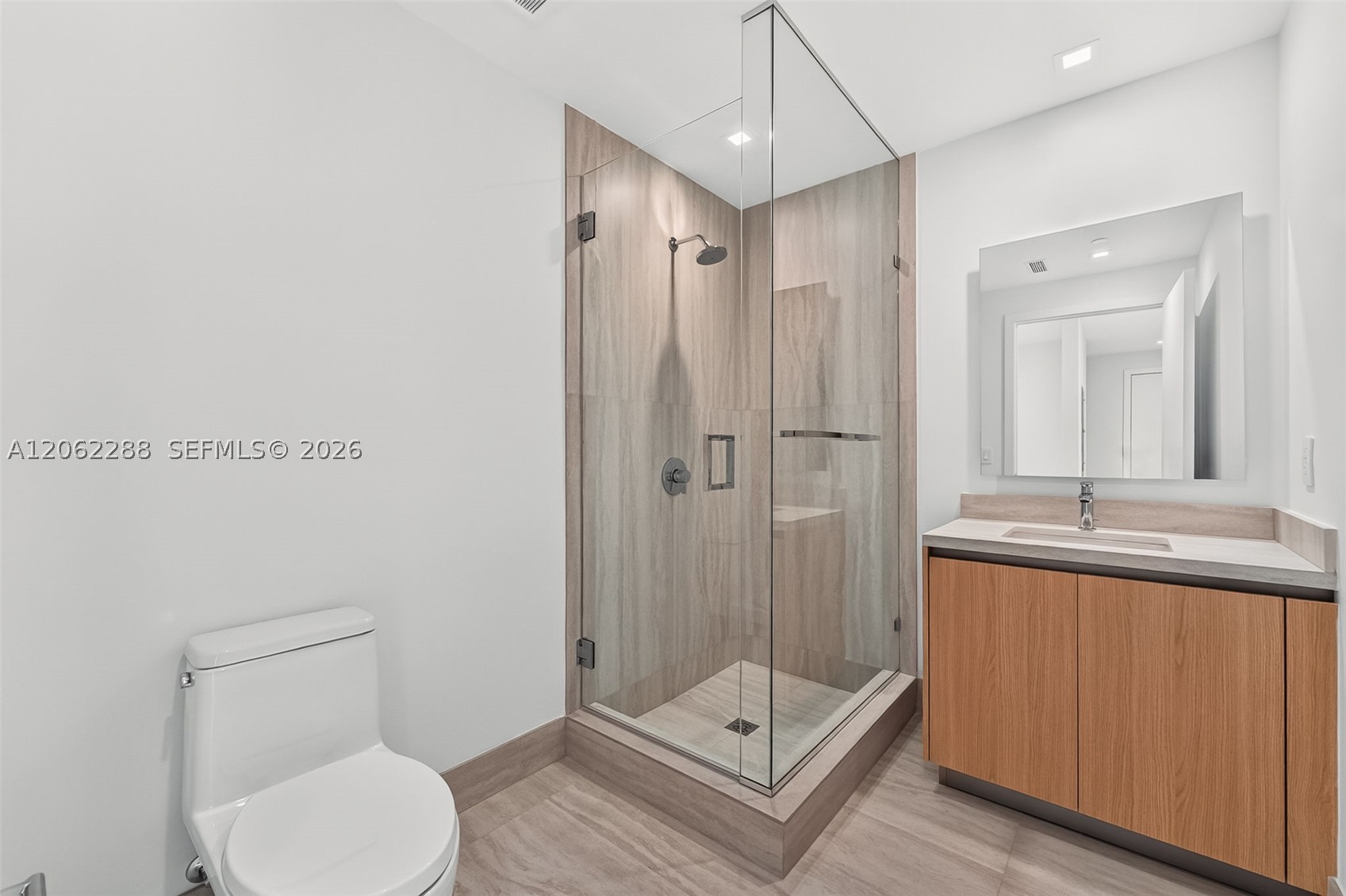 2411 Laguna Circle #2011, North Miami FL 33181