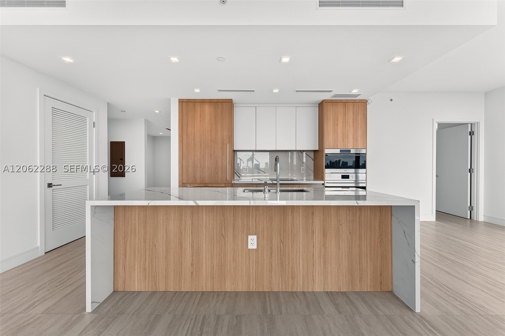 2411 Laguna Circle #2011, North Miami FL 33181