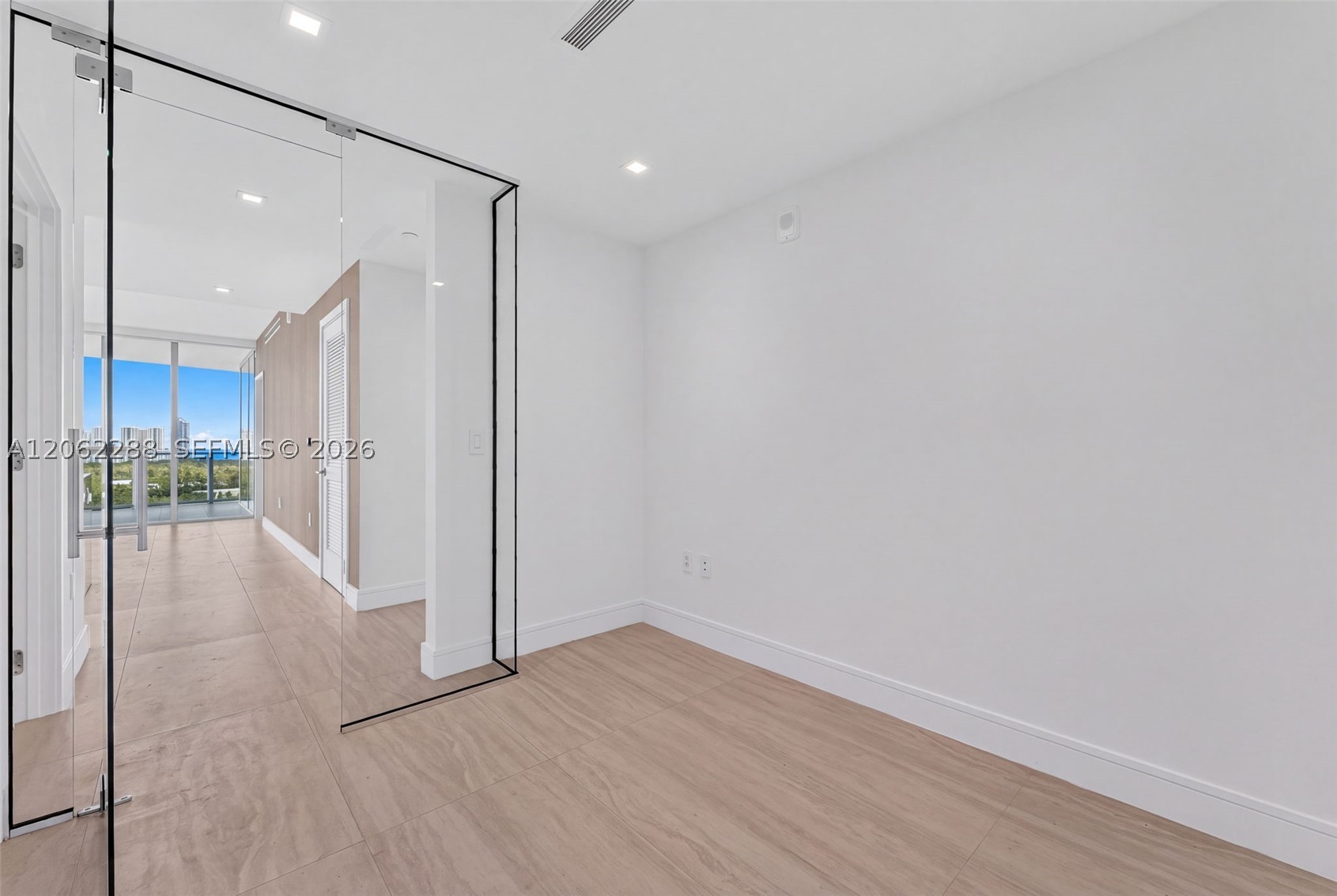 2411 Laguna Circle #2011, North Miami FL 33181