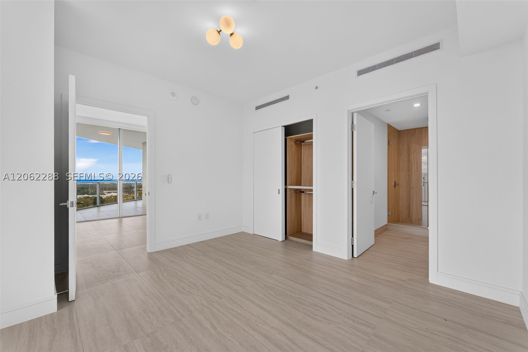 2411 Laguna Circle #2011, North Miami FL 33181