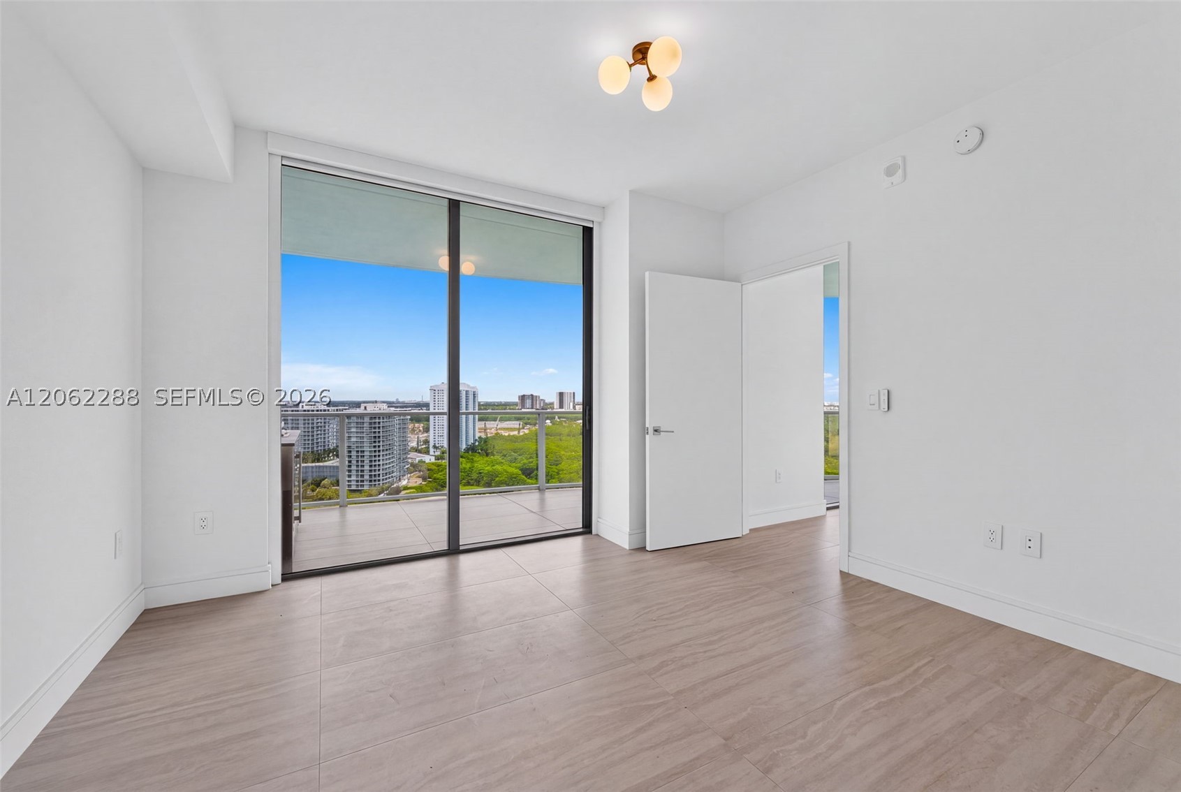 2411 Laguna Circle #2011, North Miami FL 33181