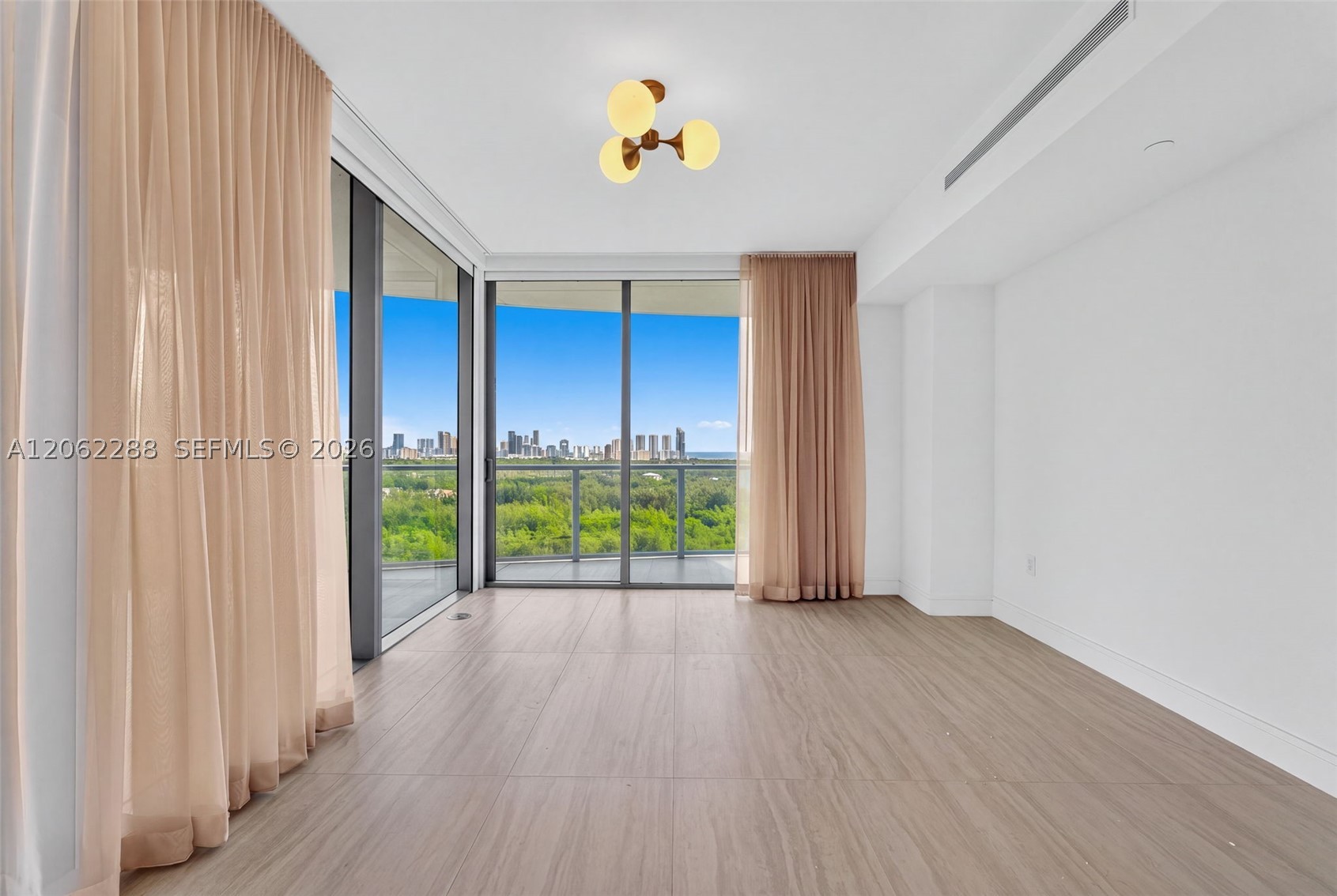 2411 Laguna Circle #2011, North Miami FL 33181