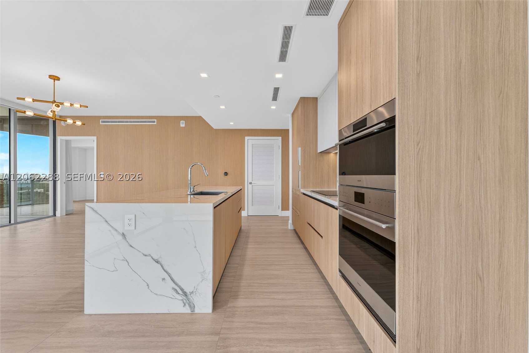 2411 Laguna Circle #2011, North Miami FL 33181