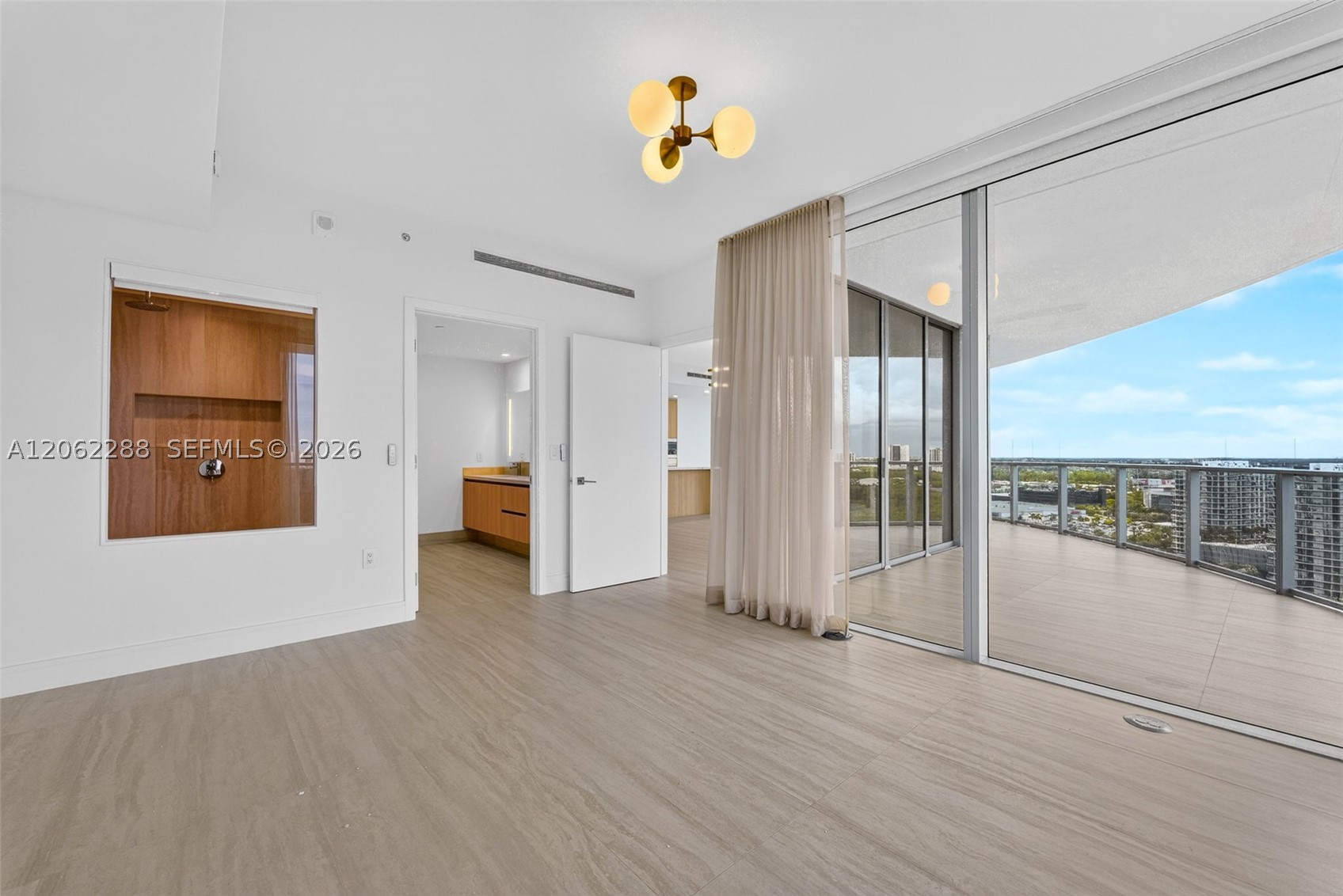 2411 Laguna Circle #2011, North Miami FL 33181