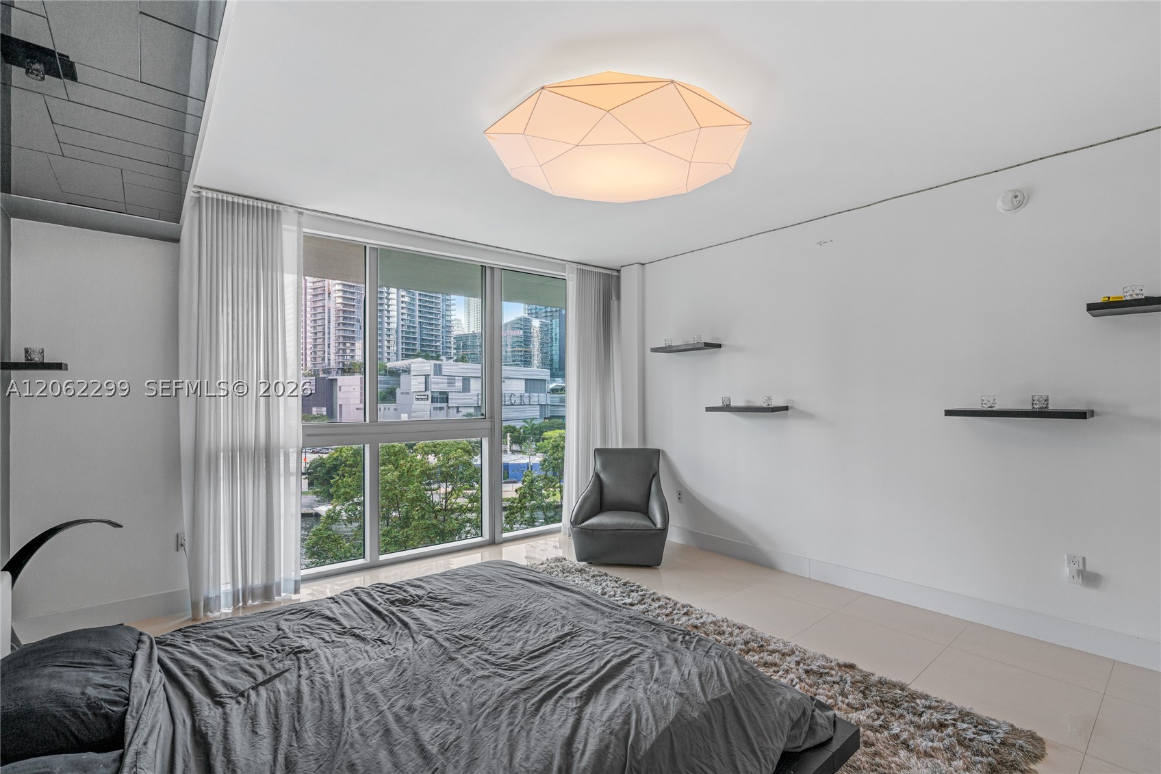 92 SW 3rd St #708, Miami FL 33130