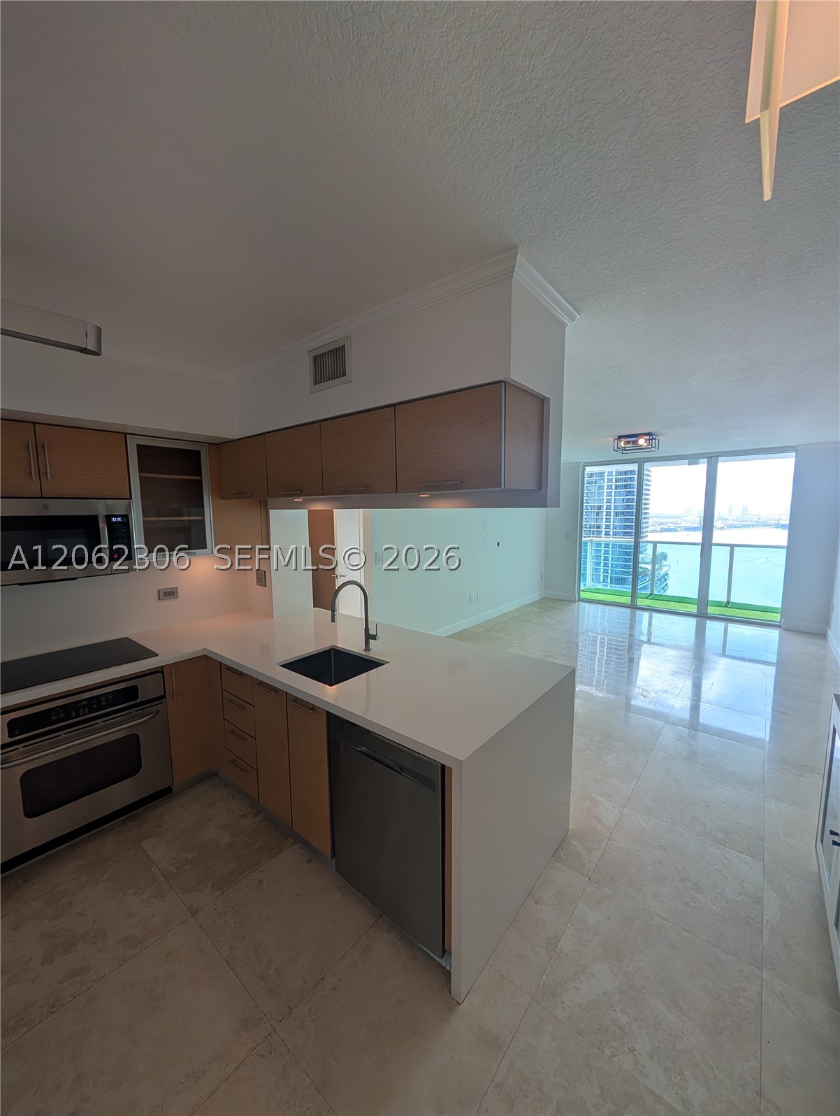 31 SE 5 #3002, Miami FL 33131