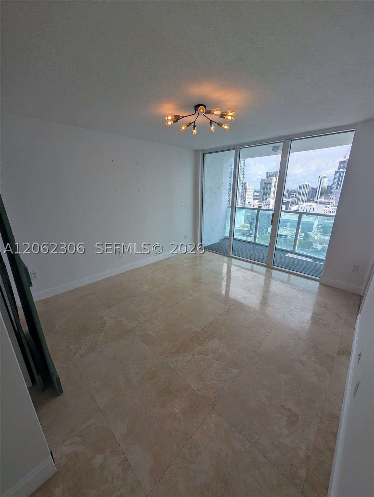 31 SE 5 #3002, Miami FL 33131