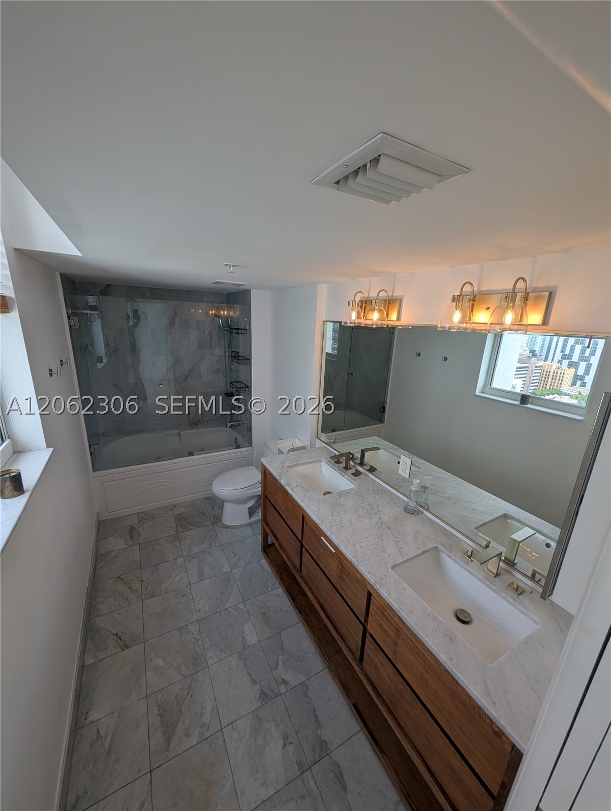 31 SE 5 #3002, Miami FL 33131