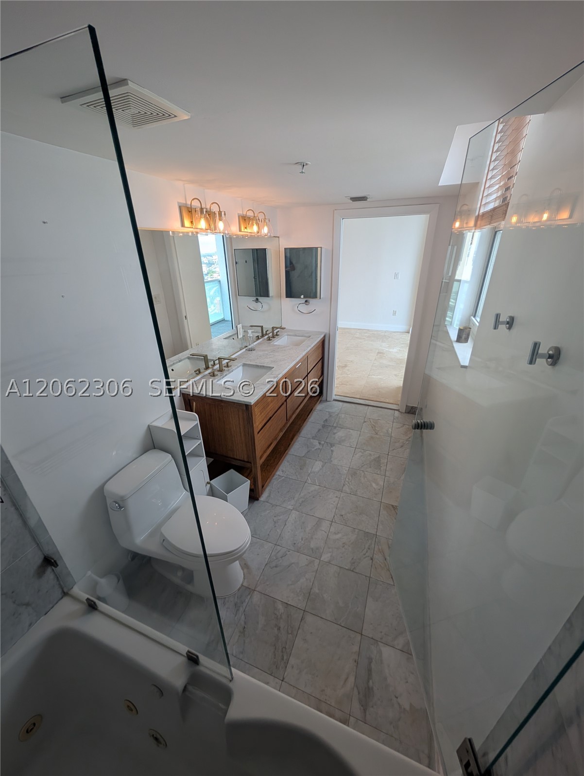 31 SE 5 #3002, Miami FL 33131