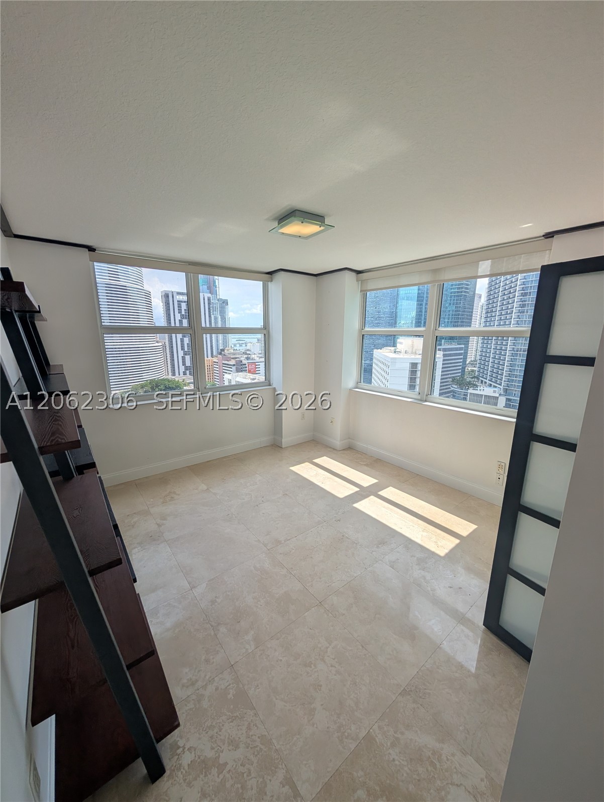31 SE 5 #3002, Miami FL 33131