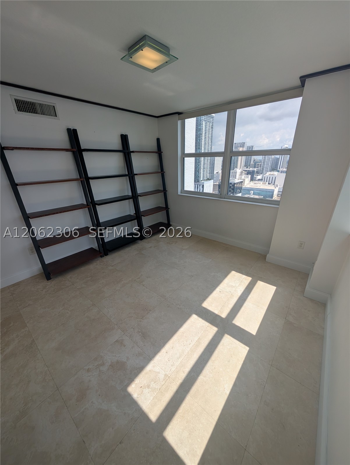 31 SE 5 #3002, Miami FL 33131