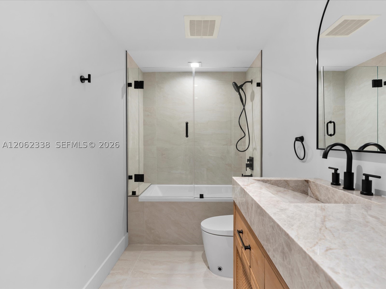 92 SW 3rd St #704, Miami FL 33130