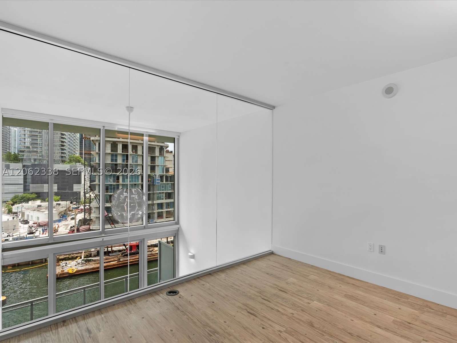 92 SW 3rd St #704, Miami FL 33130