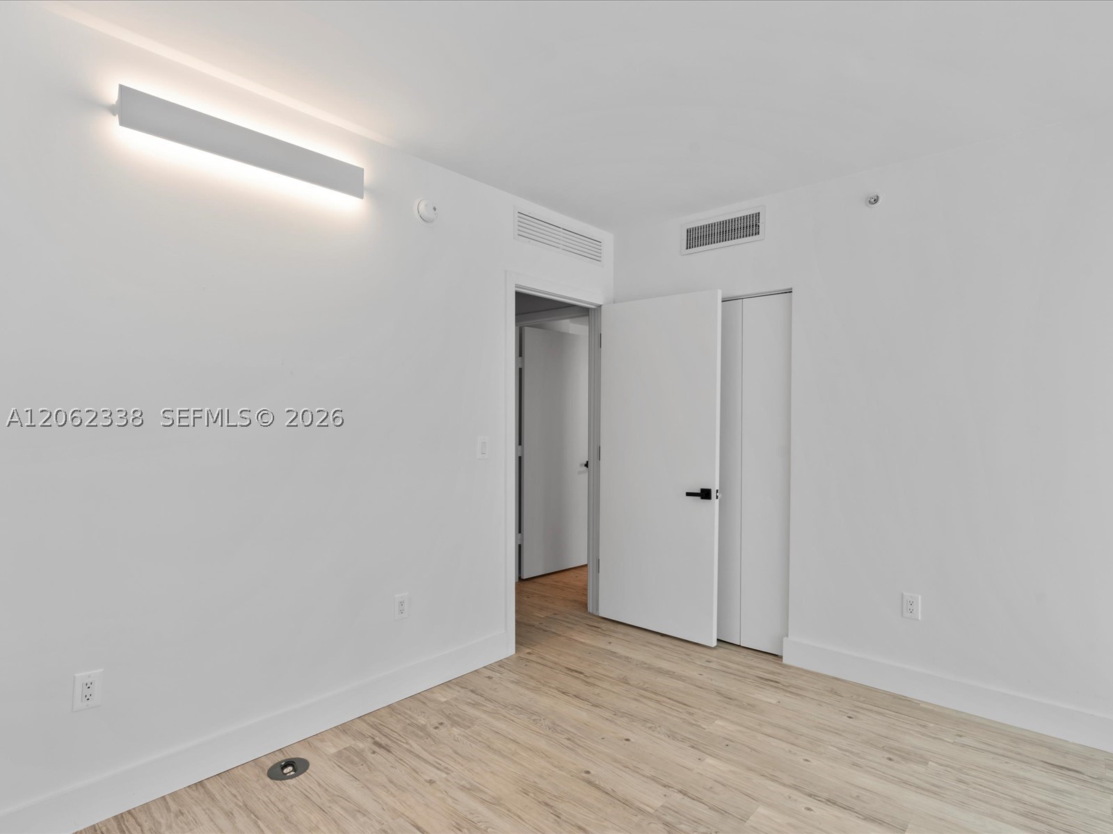 92 SW 3rd St #704, Miami FL 33130