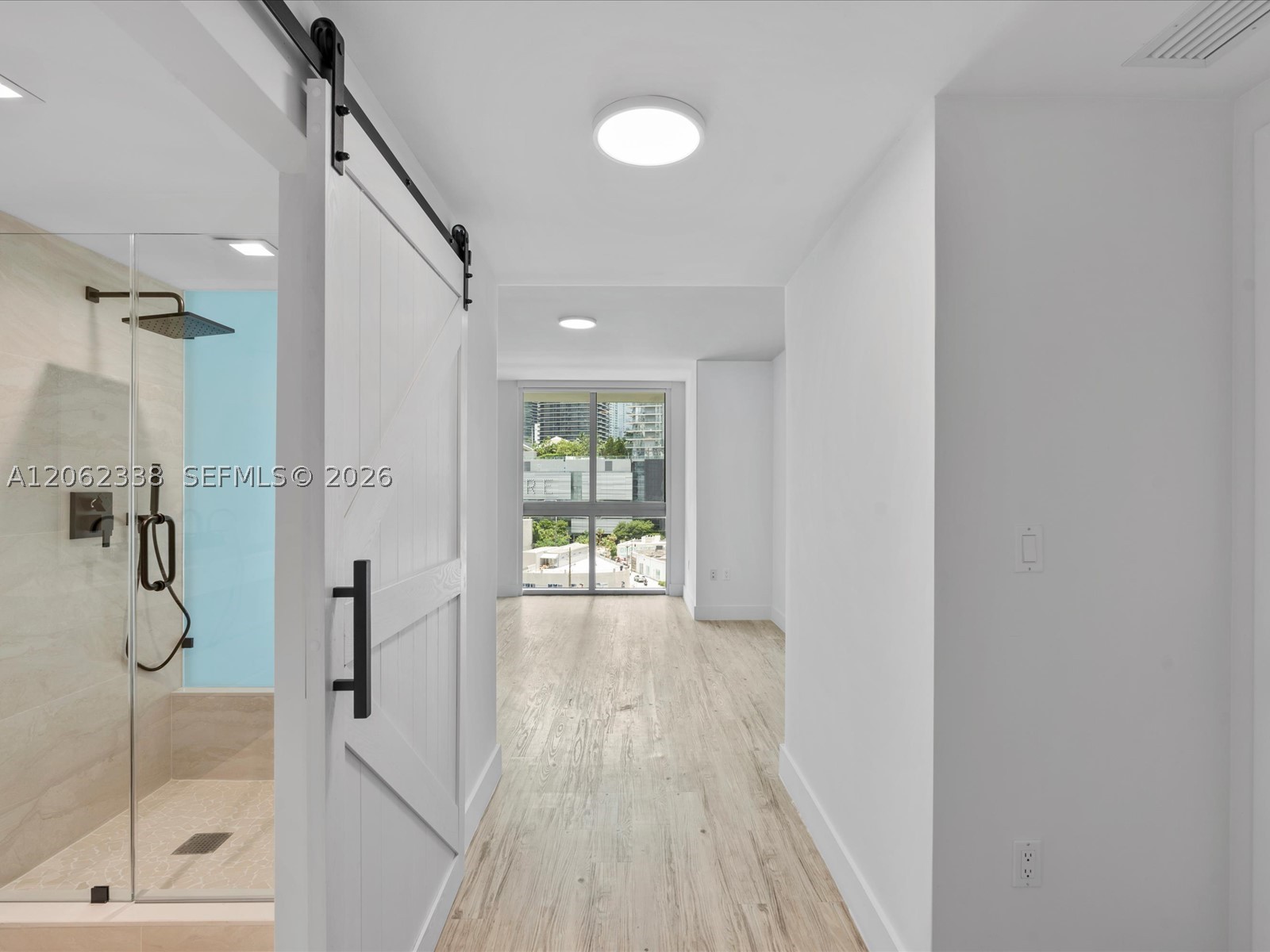92 SW 3rd St #704, Miami FL 33130
