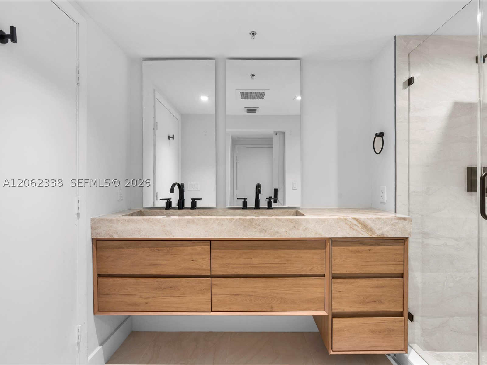 92 SW 3rd St #704, Miami FL 33130