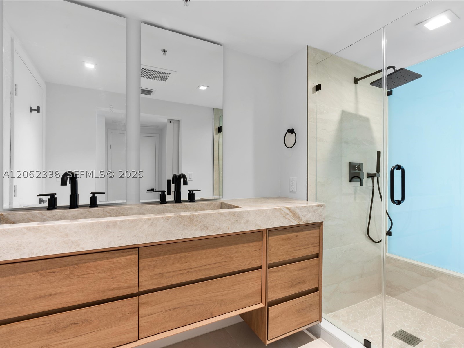 92 SW 3rd St #704, Miami FL 33130