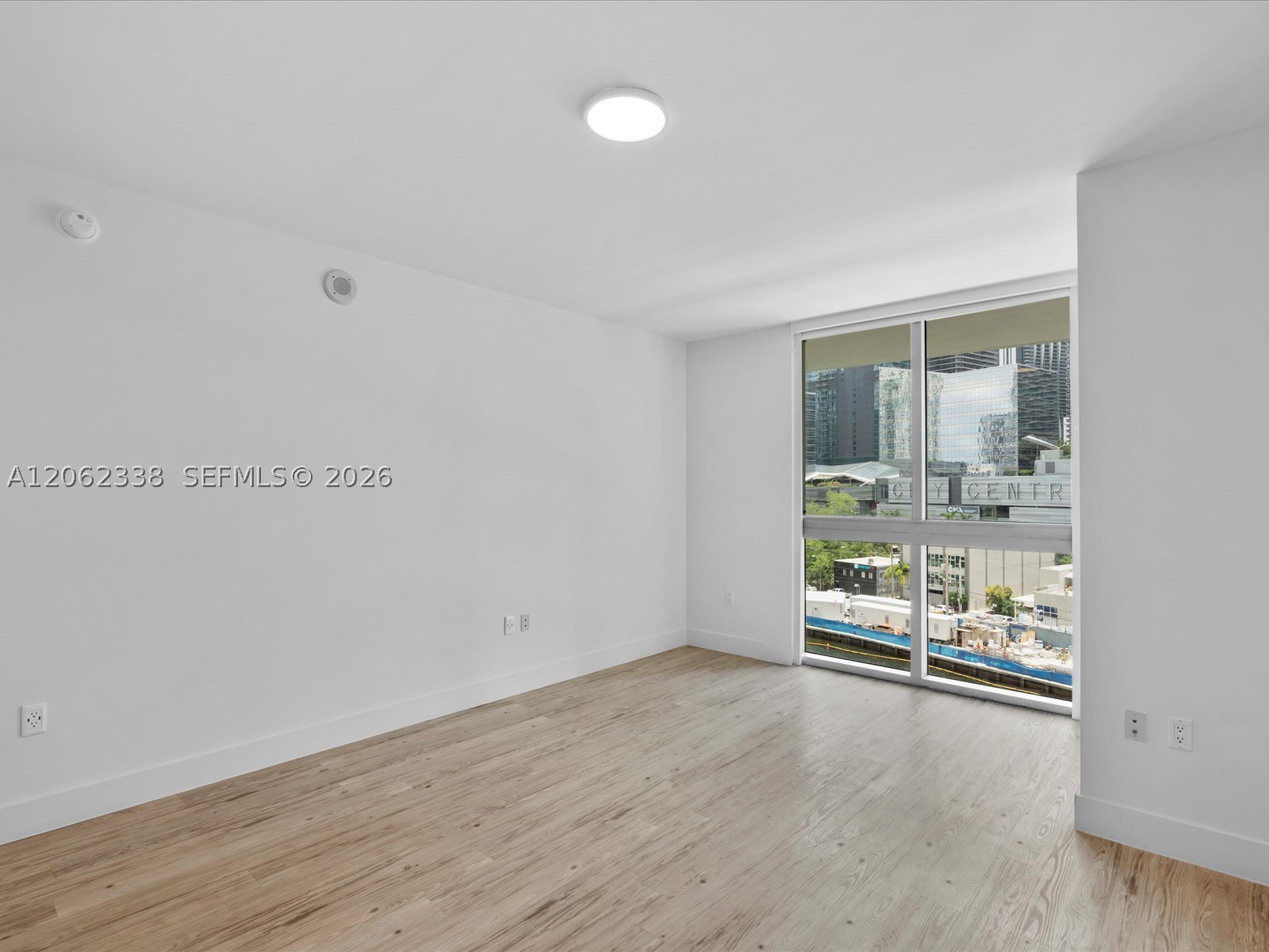92 SW 3rd St #704, Miami FL 33130