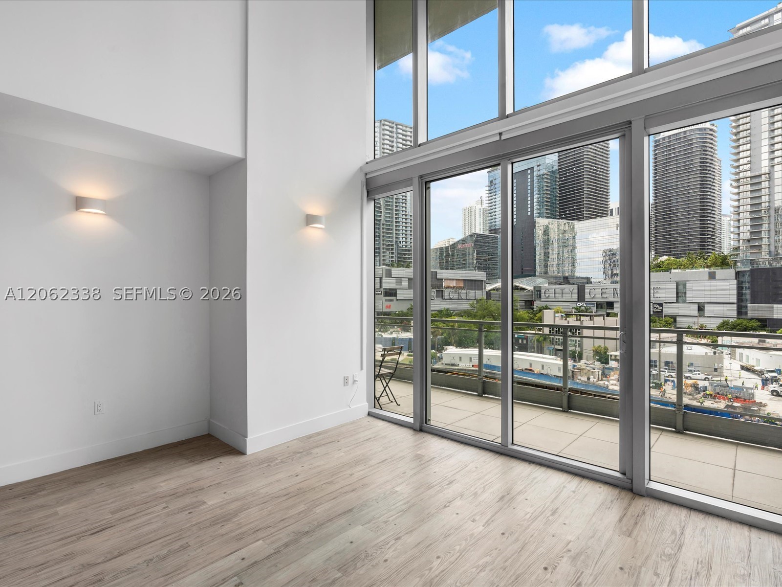 92 SW 3rd St #704, Miami FL 33130