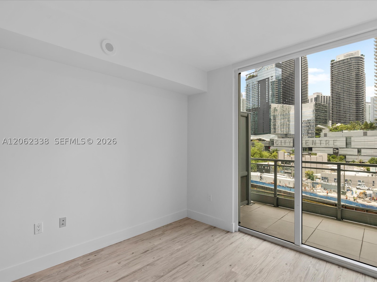 92 SW 3rd St #704, Miami FL 33130