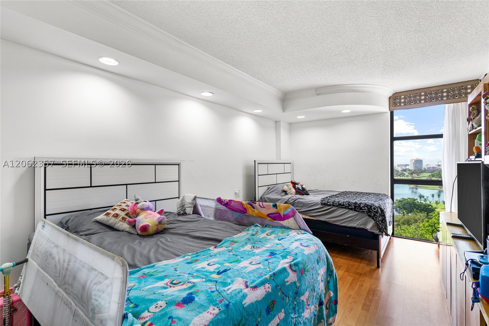 20281 E Country Club Dr #909, Aventura FL 33180